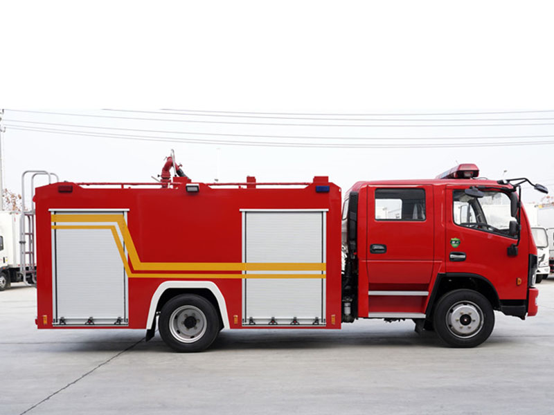 3.5方多利卡水罐消防車(chē)