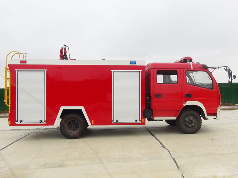 東風(fēng)大多利卡水罐消防車