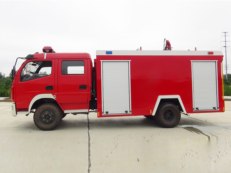 東風(fēng)大多利卡水罐消防車