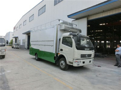 廂長5.2米東風(fēng)D7 餐車