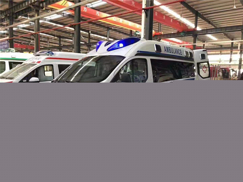福特V362新全順短軸中頂救護(hù)車(chē)